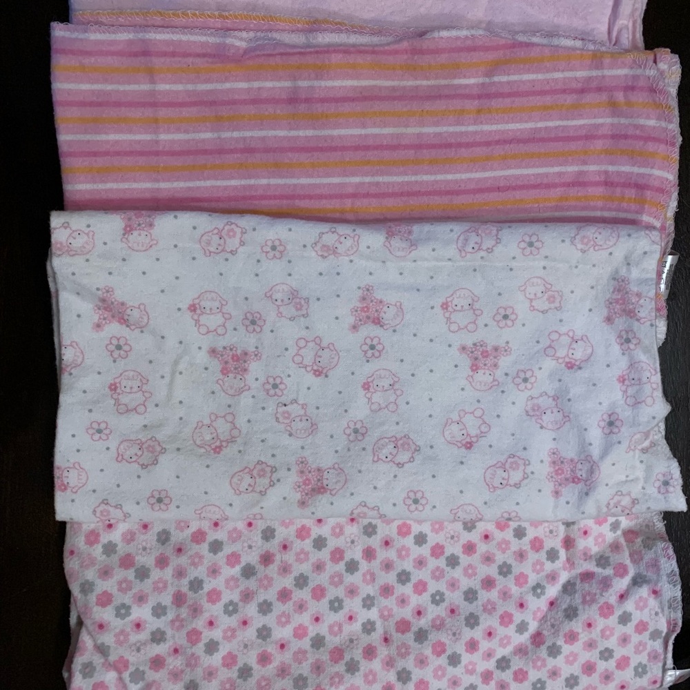 5 Swaddle Blankets - Picture 4 of 4